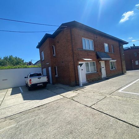 1-C Superbe Appartement Tres Calme Et Bien Decore Charleroi Luaran gambar