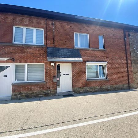 1-C Superbe Appartement Tres Calme Et Bien Decore Charleroi Luaran gambar
