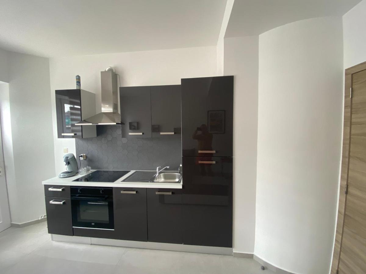 1-C Superbe Appartement Tres Calme Et Bien Decore Charleroi Luaran gambar
