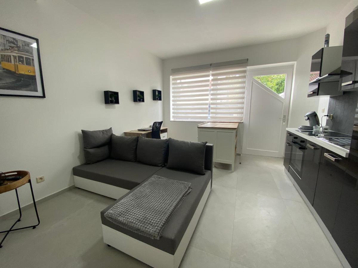 1-C Superbe Appartement Tres Calme Et Bien Decore Charleroi Luaran gambar