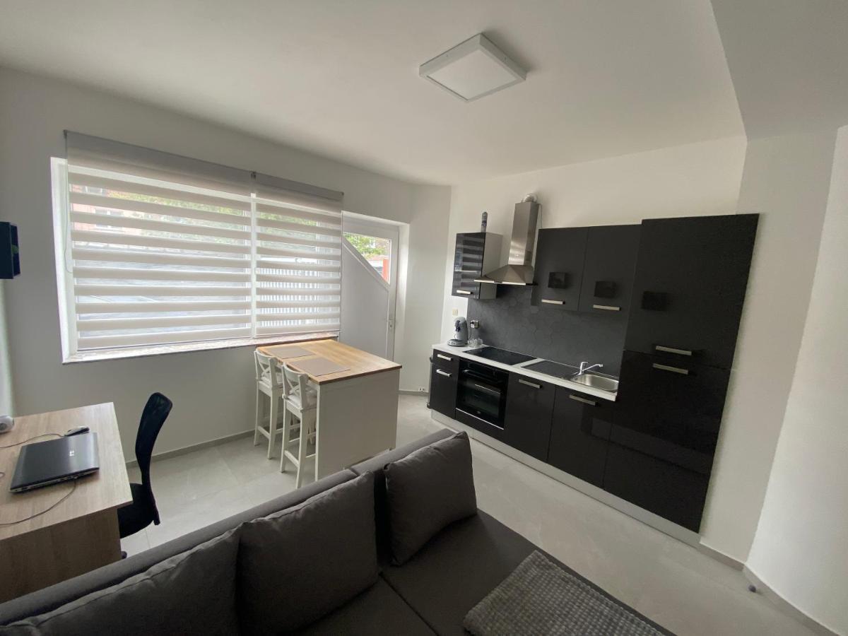 1-C Superbe Appartement Tres Calme Et Bien Decore Charleroi Luaran gambar