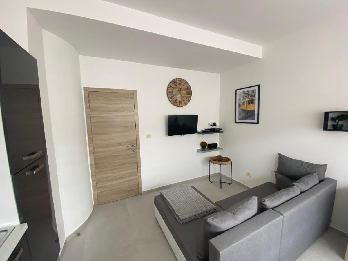 1-C Superbe Appartement Tres Calme Et Bien Decore Charleroi Luaran gambar