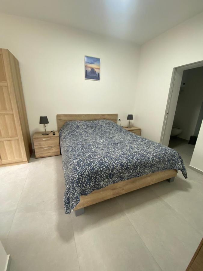 1-C Superbe Appartement Tres Calme Et Bien Decore Charleroi Luaran gambar