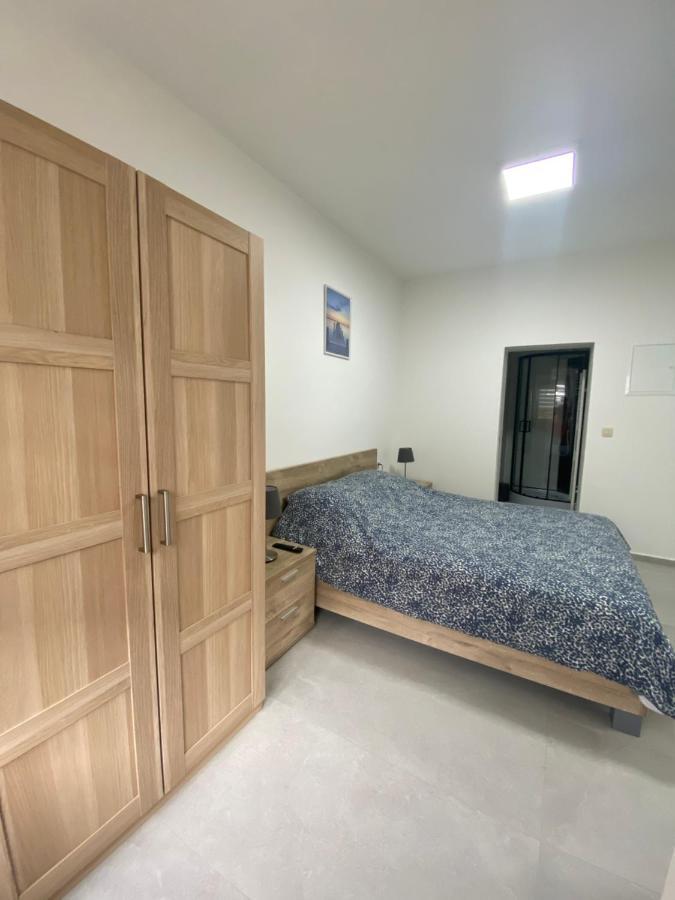1-C Superbe Appartement Tres Calme Et Bien Decore Charleroi Luaran gambar