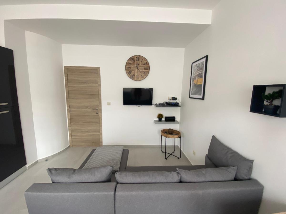 1-C Superbe Appartement Tres Calme Et Bien Decore Charleroi Luaran gambar