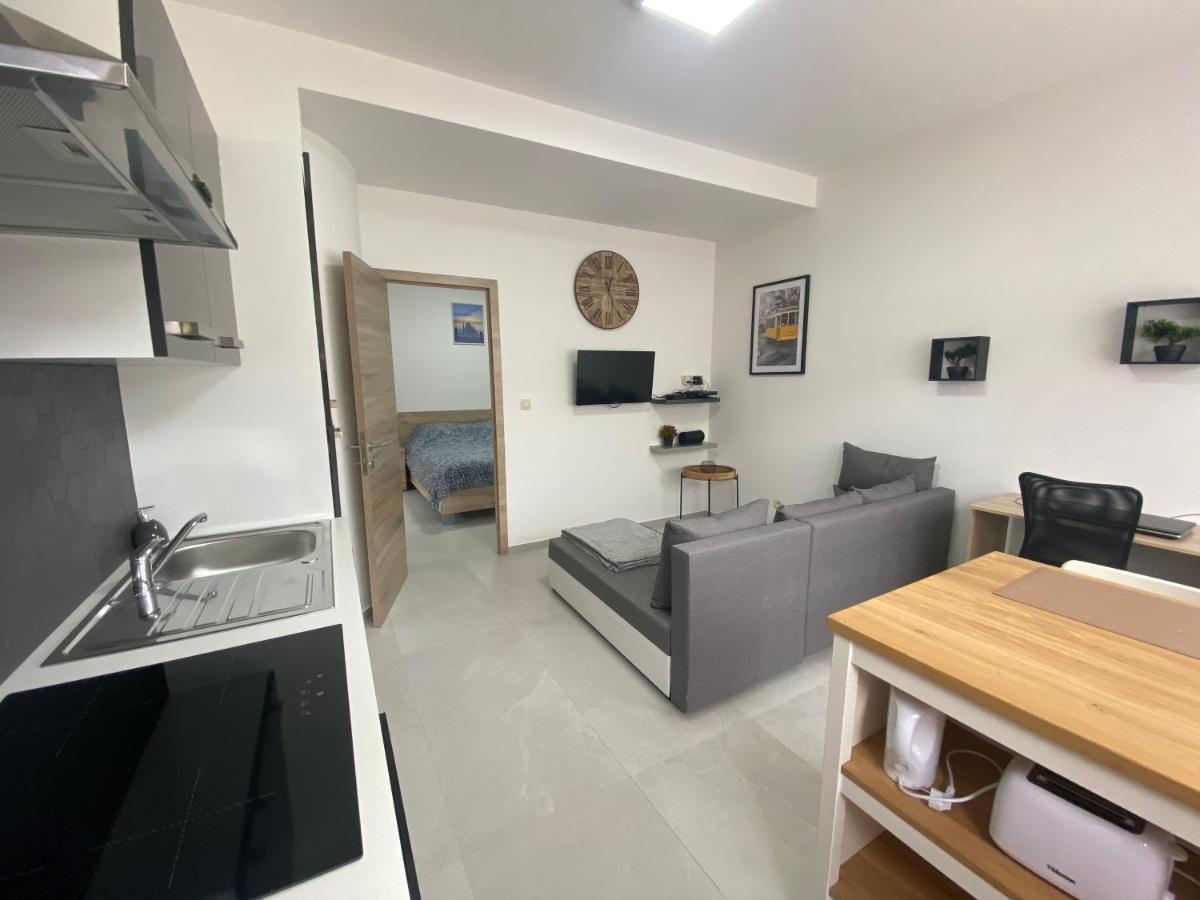 1-C Superbe Appartement Tres Calme Et Bien Decore Charleroi Luaran gambar