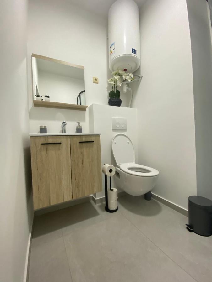 1-C Superbe Appartement Tres Calme Et Bien Decore Charleroi Luaran gambar