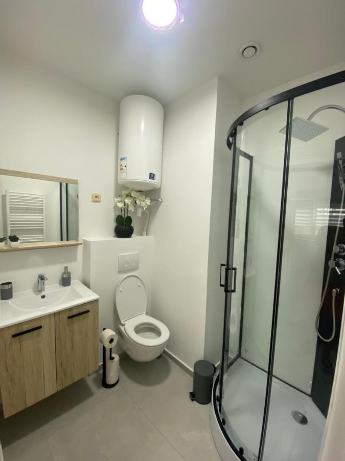 1-C Superbe Appartement Tres Calme Et Bien Decore Charleroi Luaran gambar