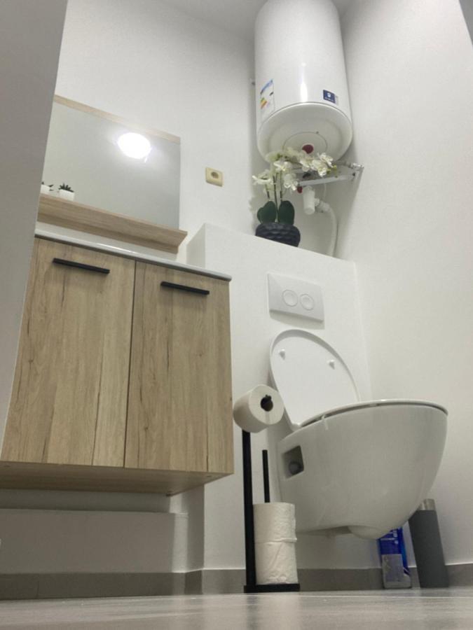 1-C Superbe Appartement Tres Calme Et Bien Decore Charleroi Luaran gambar