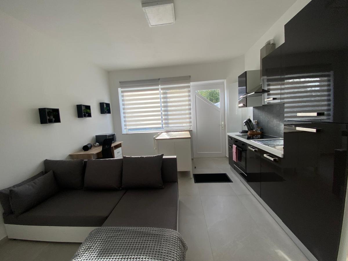 1-C Superbe Appartement Tres Calme Et Bien Decore Charleroi Luaran gambar