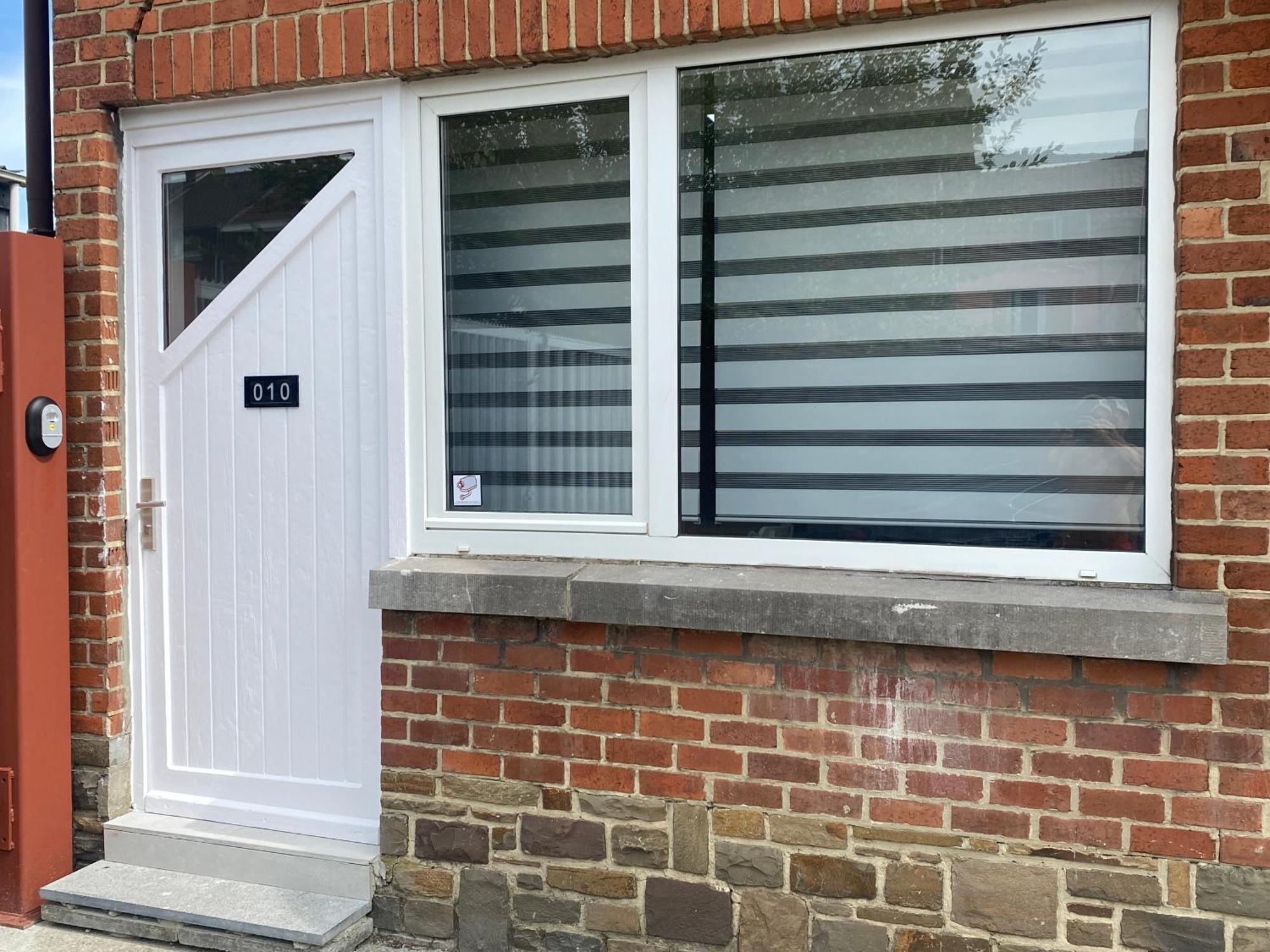 1-C Superbe Appartement Tres Calme Et Bien Decore Charleroi Luaran gambar