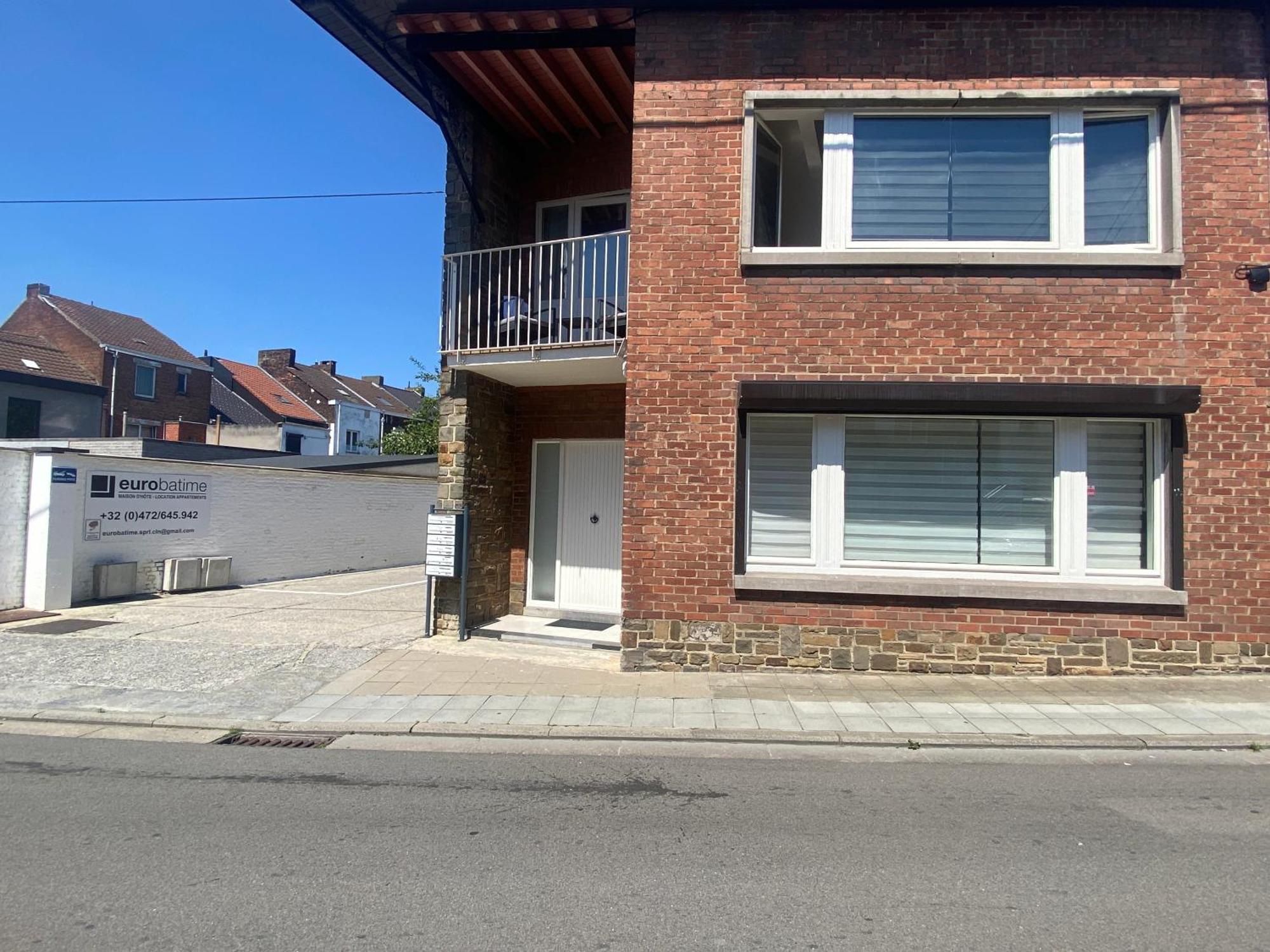 1-C Superbe Appartement Tres Calme Et Bien Decore Charleroi Luaran gambar